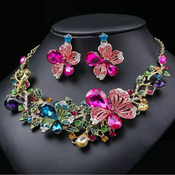 Austrian Crystal Rhinestone Necklace/Earrings - Picture 3 of 11